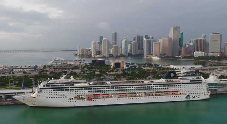 Die "MSC Armonia" im Hafen von Miami